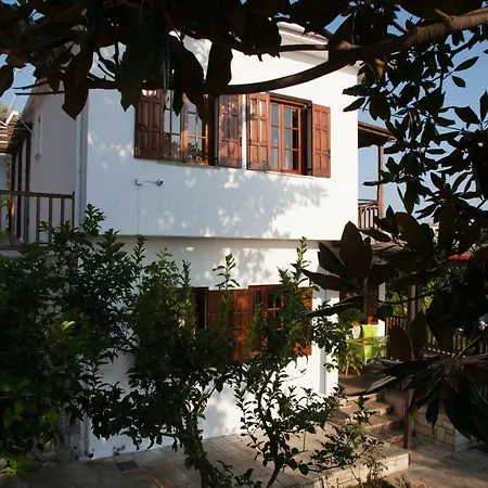 Costa * Damouchari